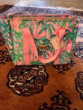 Lilly Pulitzer  Lunch Tote with Green Palm Leaves print name Suite View